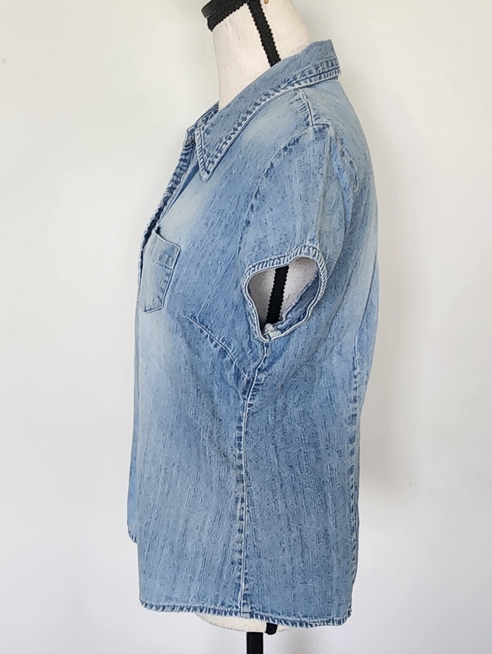 Denim Chambray Shirt Top Short Cap Sleeve Light Wash Snap Up Western Cowgirl M - Picture 2 of 9